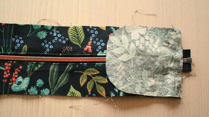 assemblage des côtés de la trousse de toilette