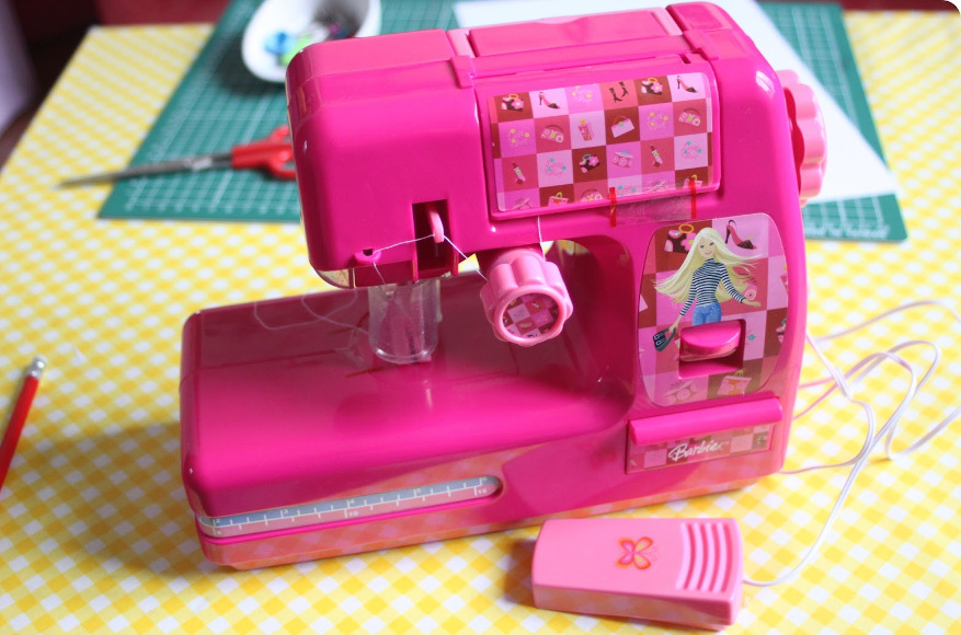 Machine à coudre jouet Barbie - Crédit photo : Et puis la neige elle est trop molle